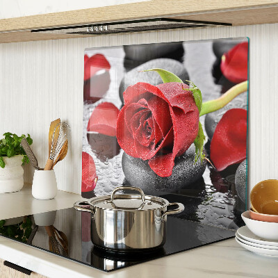 Tagliere in vetro temperato Rosa su pietre con gocce d'acqua