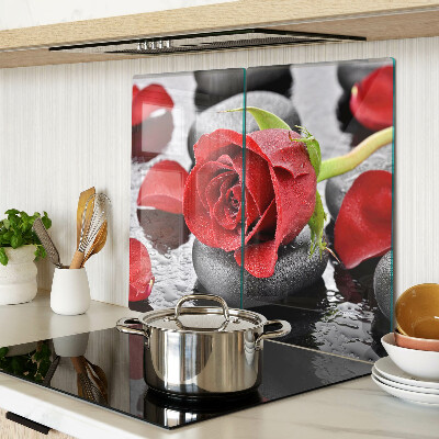 Tagliere in vetro temperato Rosa su pietre con gocce d'acqua