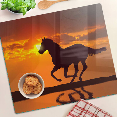 Tagliere in vetro Un cavallo sullo sfondo del sole al tramonto
