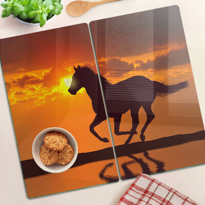 Tagliere in vetro Un cavallo sullo sfondo del sole al tramonto