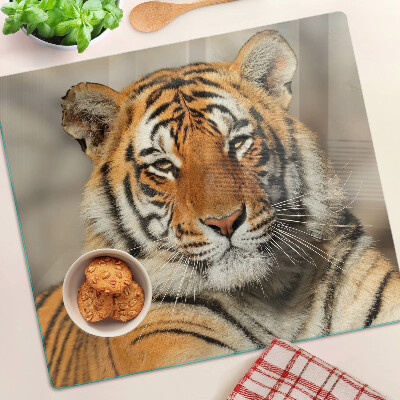 Tagliere in vetro temperato Tigre in un ambiente naturale