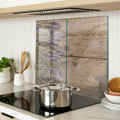 Tagliere in vetro temperato Lavanda su uno sfondo di legno