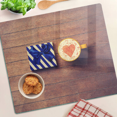 Tagliere in vetro Un regalo con un cuore su una tazza