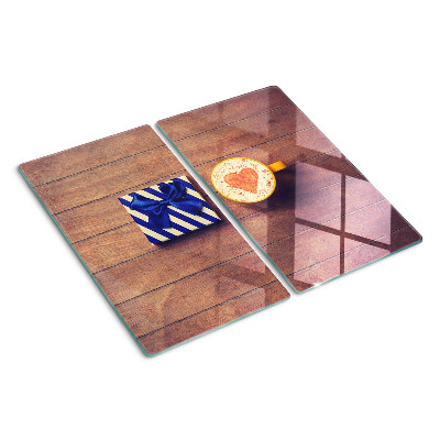 Tagliere in vetro Un regalo con un cuore su una tazza
