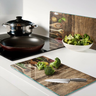 Tagliere in vetro temperato Spezie ed erbe aromatiche su fondo in legno