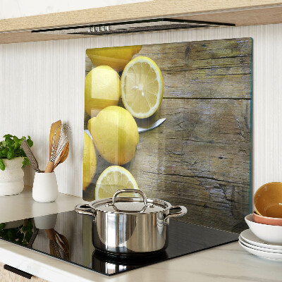 Tagliere in vetro Limoni su uno sfondo di legno