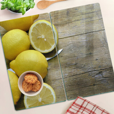 Tagliere in vetro Limoni su uno sfondo di legno