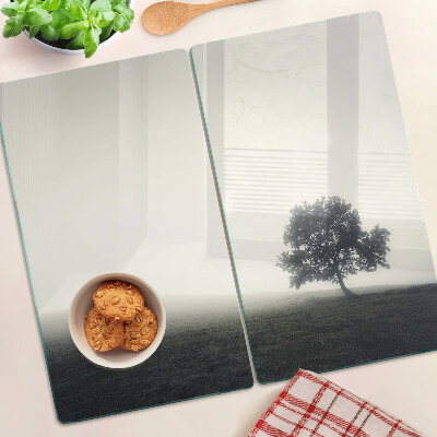 Tagliere in vetro Un albero in un paesaggio nebbioso
