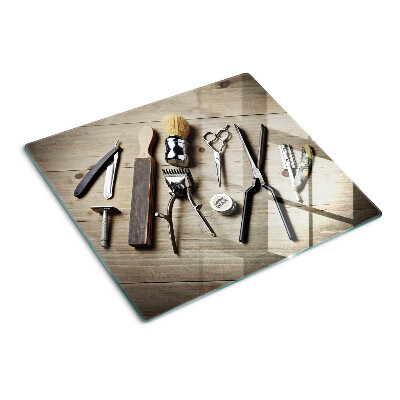 Tagliere in vetro temperato Strumenti da parrucchiere su uno sfondo di legno