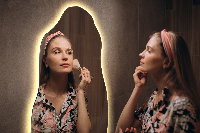 Specchio dalla forma irregolare con moderna retroilluminazione a LED