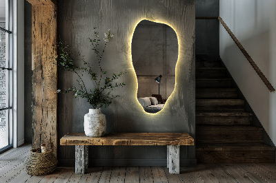 Specchio dalla forma irregolare con moderna retroilluminazione a LED