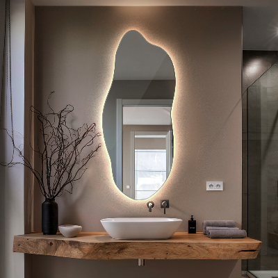 Specchio asimmetrico led innovativo