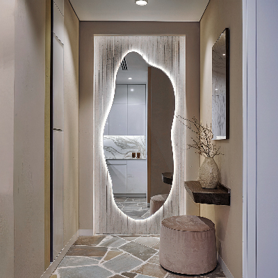 Specchio asimmetrico led innovativo