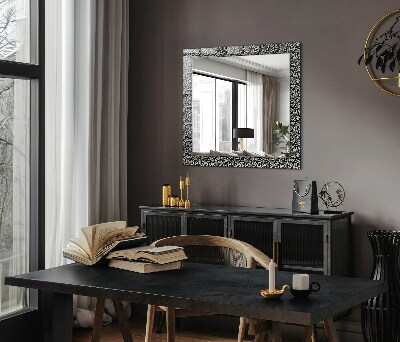 Specchio con cornice stampata Specchio con cornice stampata Ornamenti in bianco e nero