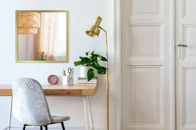 Specchio da parete con cornice dorata elegante