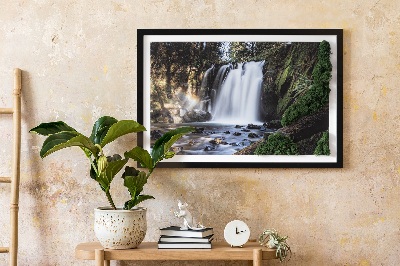 Quadro con muschio Cascata circondata da alberi