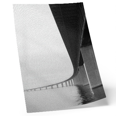 Poster La struttura grezza del ponte sull'acqua