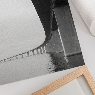 Poster La struttura grezza del ponte sull'acqua