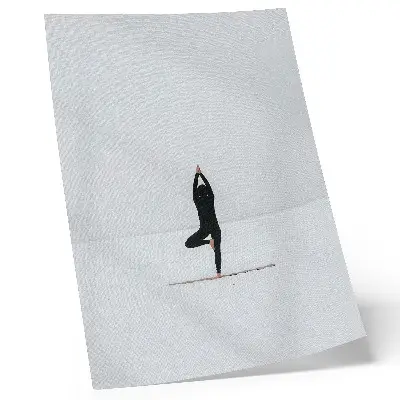 Poster minimalista su figura yoga ispirata a pace e armonia