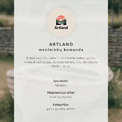Stampa su tela barca abbandonata in un prato immersa nella natura e nella pace