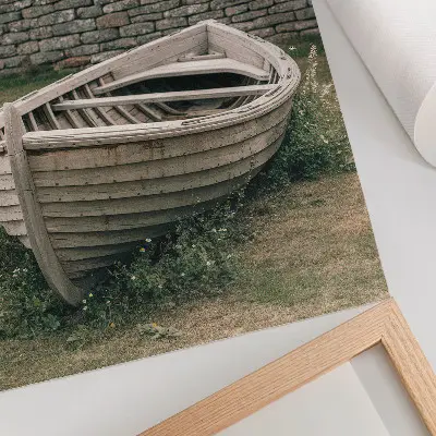 Stampa su tela barca abbandonata in un prato immersa nella natura e nella pace