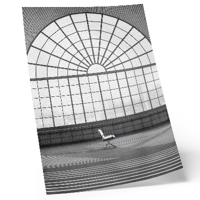 Poster Ampie finestre ad arco, sedia minimalista.