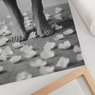 Stampa su tela eleganza con petali bianchi e neri sul tema della pace