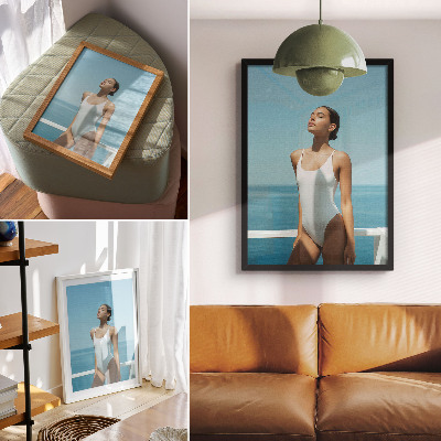 Stampa su tela Donna contro il mare, sfondo dai colori vivaci, minimalismo