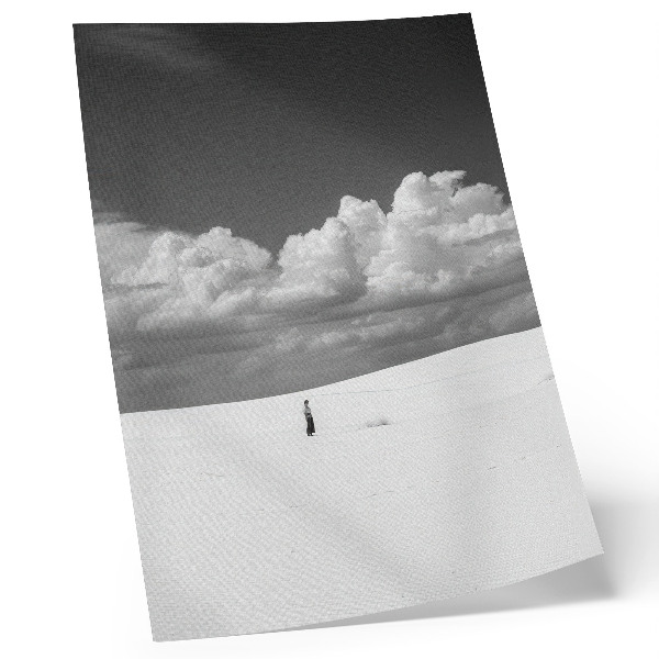 Foto su tela Composizione in bianco e nero con nuvole e deserto
