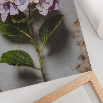 Poster Ortensia rosa con foglie verdi su sfondo rustico