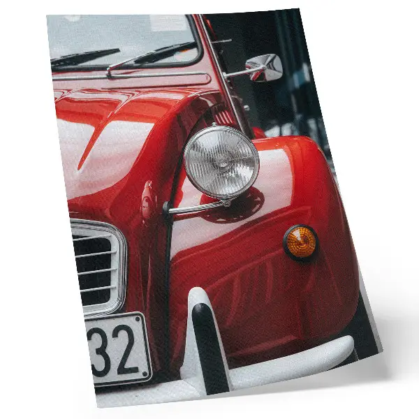 Poster auto d'epoca con dettagli espressivi e atmosfera retrò