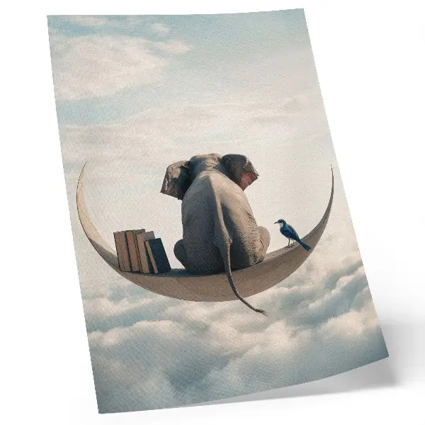 Foto su tela elefante seduto su una falce di luna circondato da libri tra le nuvole