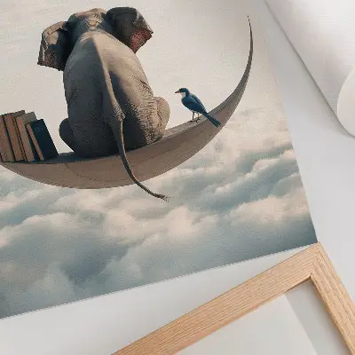Foto su tela elefante seduto su una falce di luna circondato da libri tra le nuvole