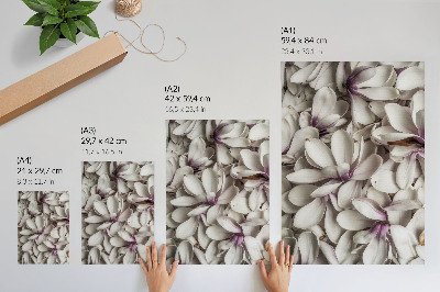 Foto su tela Petali bianchi in un motivo floreale viola, effetto naturale