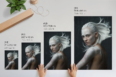 Poster Sfondo scuro, delicati capelli bianchi a fuoco