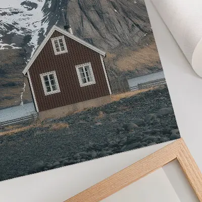 Stampa su tela paesaggio montano con casa in legno e cime innevate