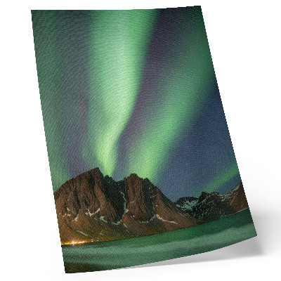 Foto su tela Cielo magico, luce verde, montagne imponenti