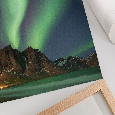 Foto su tela Cielo magico, luce verde, montagne imponenti