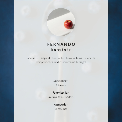 Stampa su tela Mirtilli su un cucchiaio su sfondo blu, eleganza