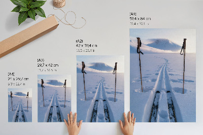 Poster Silhouette di montagne nel cielo innevato.