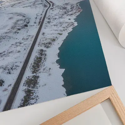 Stampa su tela paesaggio innevato con minimalismo e acqua blu