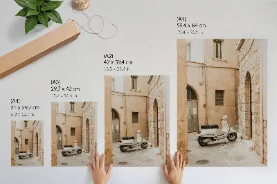 Stampa su tela strada suggestiva con pareti beige e scooter bianco