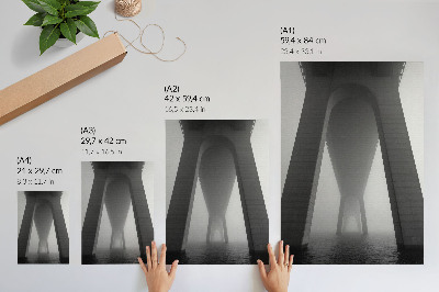 Stampa su tela Costruzione di un ponte in una fitta nebbia vicino all'acqua