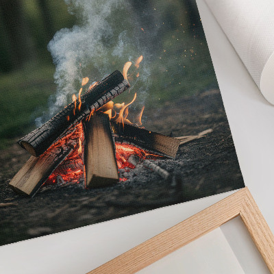 Poster Un falò sullo sfondo di una foresta e del fumo