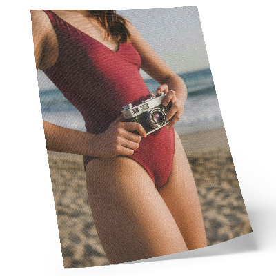Poster Atmosfera da spiaggia, abito bordeaux, macchina fotografica, fotografia