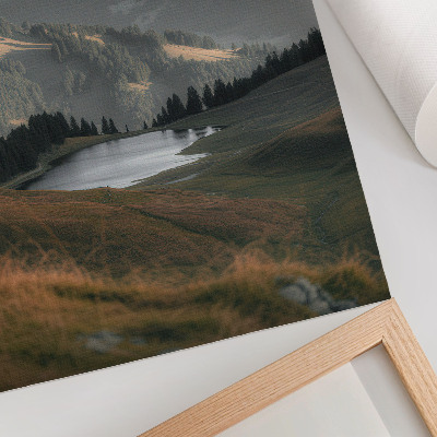Foto su tela Colline, lago e montagne sullo sfondo in perfetta armonia