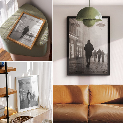Poster Figura con cappello, nebbia, ombrelli, mistero