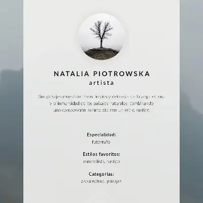 Stampa su tela casa gialla con montagne nebbiose e atmosfera tranquilla