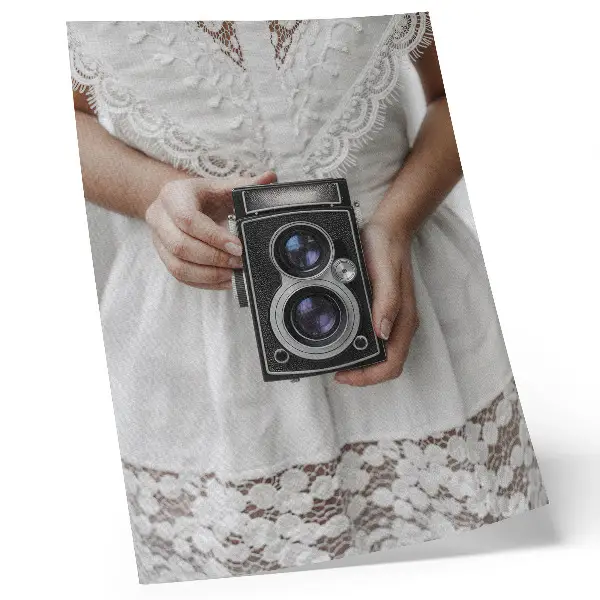 Foto su tela fotocamera con abito di pizzo dallo stile nostalgico e delicato