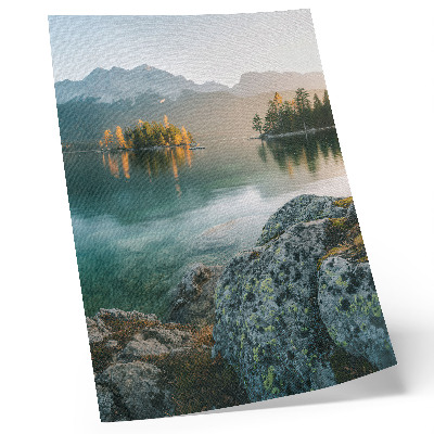 Stampa su tela Montagne, lago, isola, mattina nebbiosa